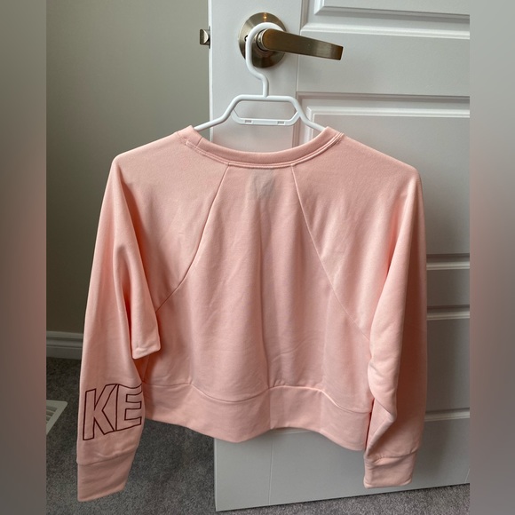 Nike Cropped Dri-Fit Sweatshirt NWOT Size M - Picture 2 of 3
